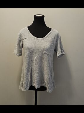 GAP Light Gray Short Sleeve V-Neck Pocket Tee